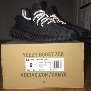 Yeezy 350 v2 Black